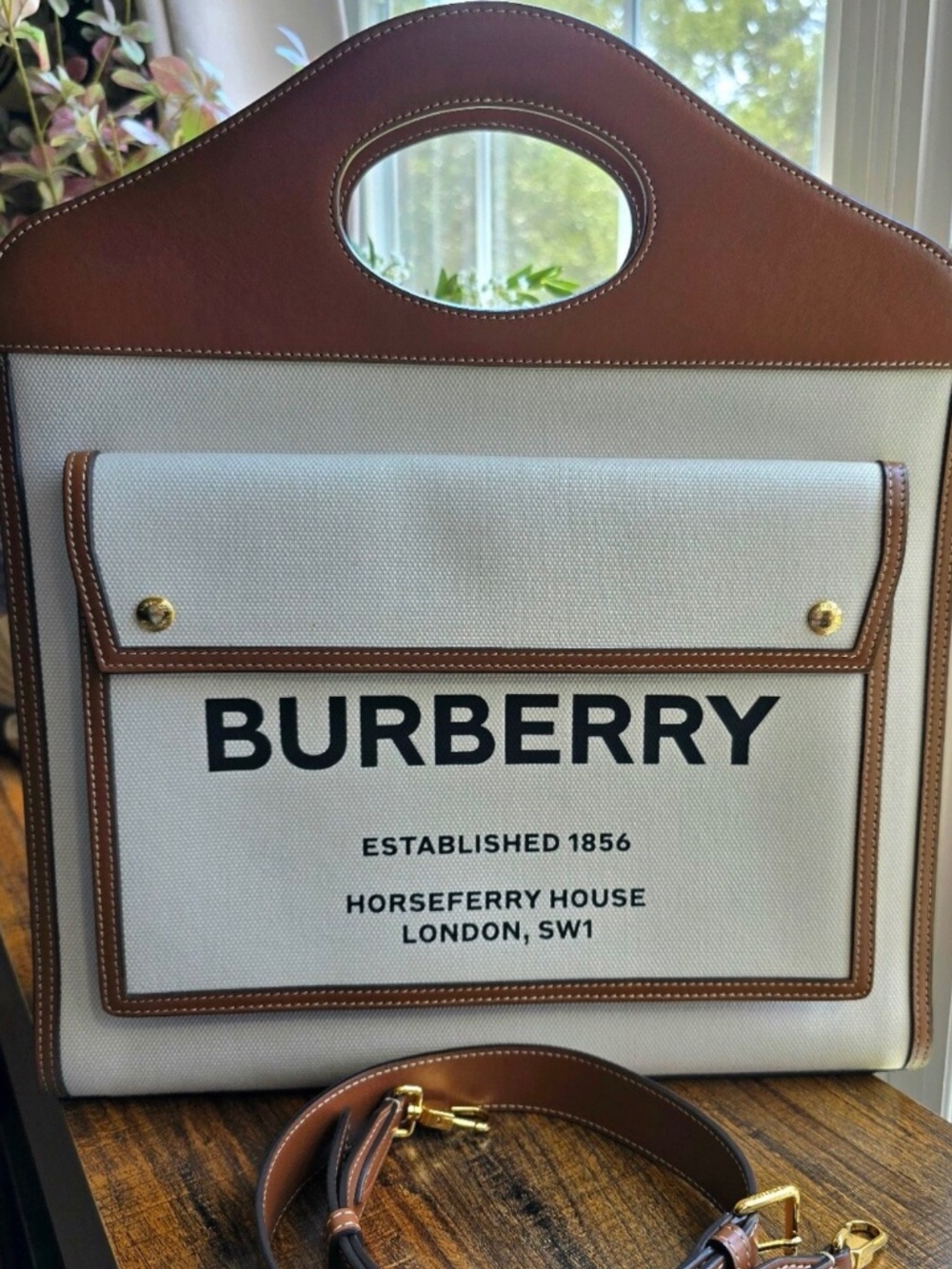 Burberry pocket bag